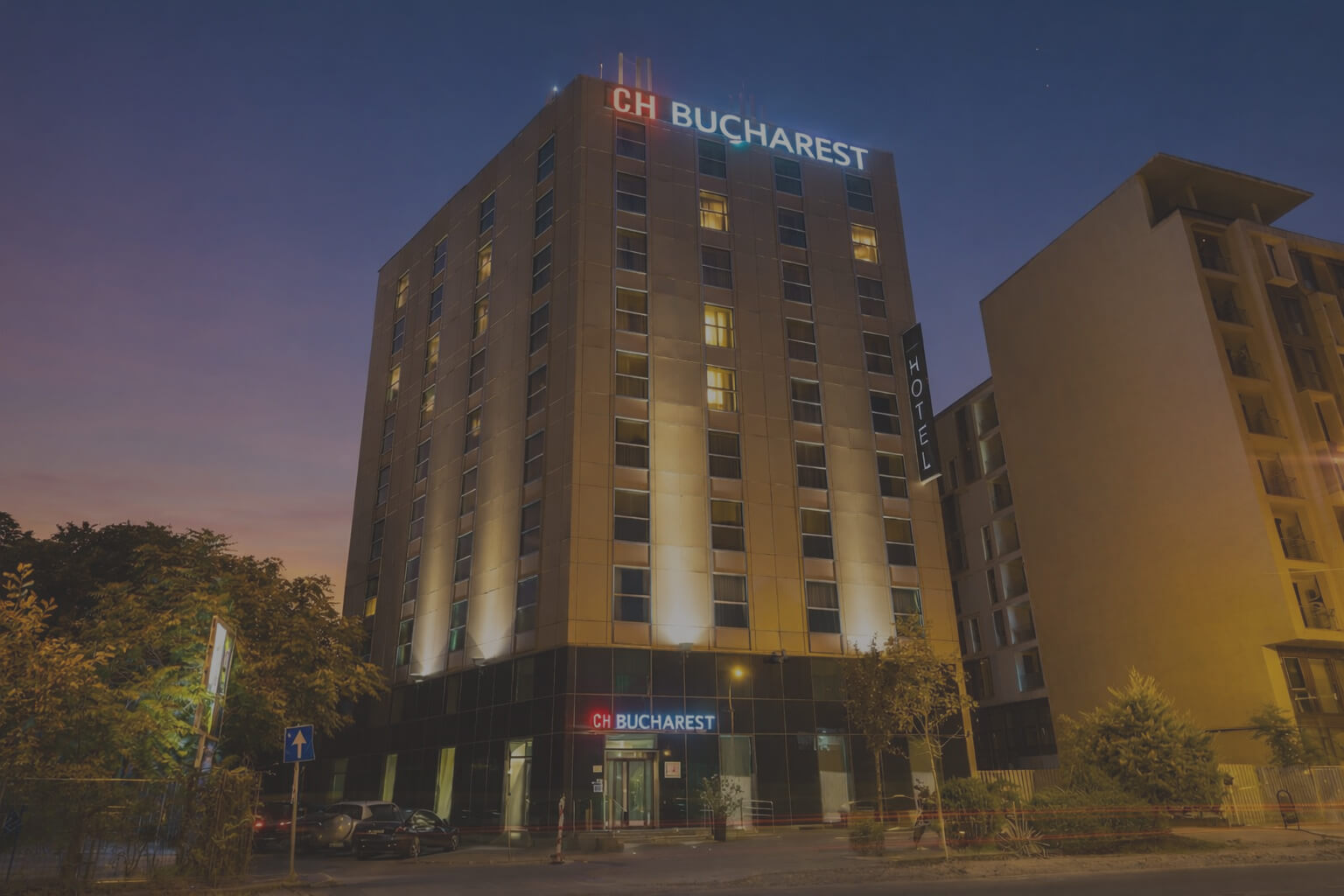 hotel-ch-bucharest-front-view-night